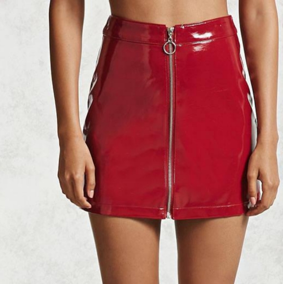 SOLD!👋Forever 21 Patent Leather Red Skirt Size Medium - Picture 2 of 6